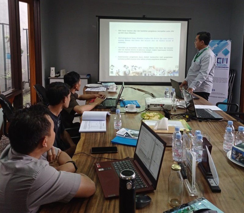 Pelatihan kalibrasi PT Equal Mandiri Indonesia di laboratorium